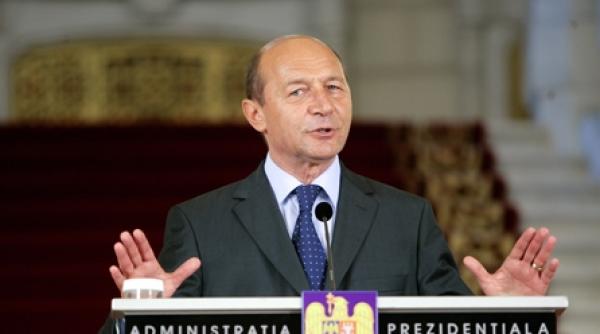 birocratii se zburlesc la basescu