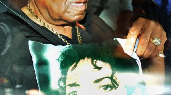 foiletonul inmormantarii de nicaieri