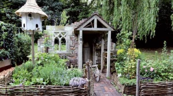 ca in gradinile manastiresti