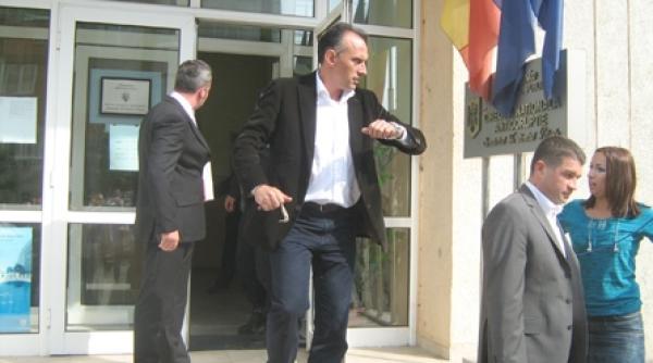 prunea demis de urgenta si in mare taina