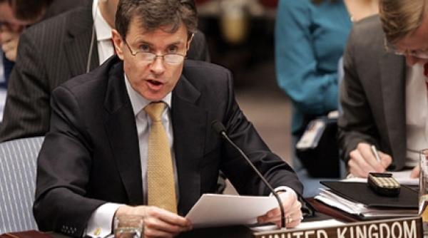 seful mi6 expus scurgerilor de informatii din cauza contului de facebook al sotiei