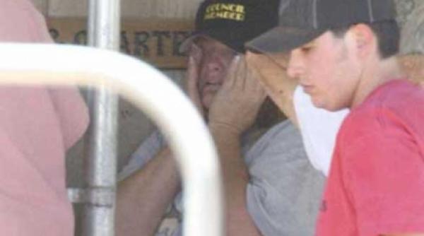 debbie rowe a plans in hohote ascultand o pe fiica sa paris