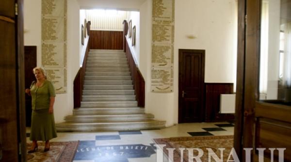 poetul ingropat de liceul cimitir al tineretii sale