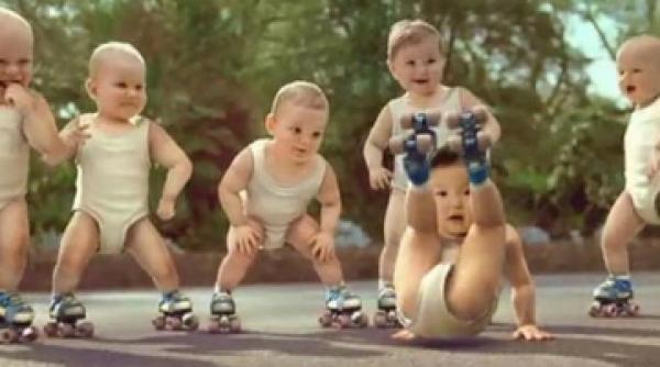 ultima nebunie in reclame 60 de secunde in compania unor bebelusi pe role