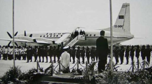 ceausescu ii sfida pe sovietici cu avioanele sale americane