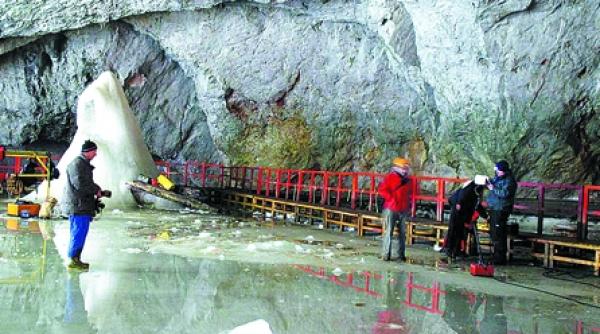 ghetarul scarisoara in atentia cercetatorilor americani