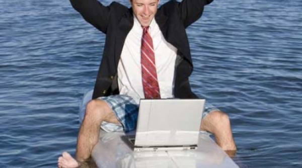 cu laptopul in concediu