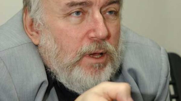 adrian paunescu e profesor universitar