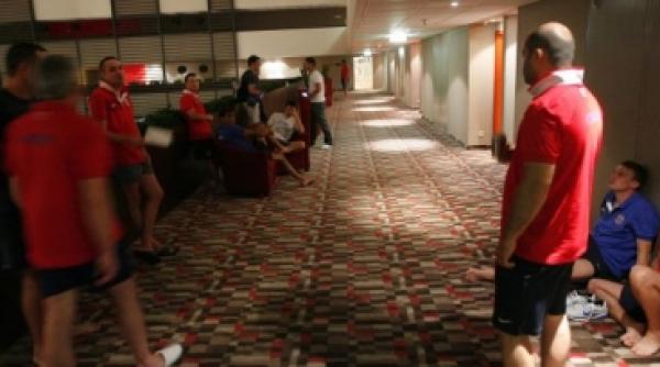 amenintare cu bomba la sofitel jucatorii stelei au fost scosi in strada