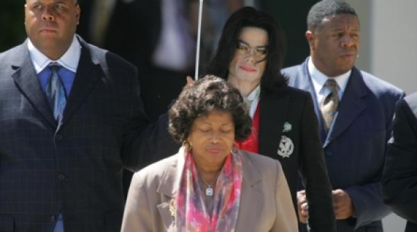 mama lui michael jackson in pragul saraciei video