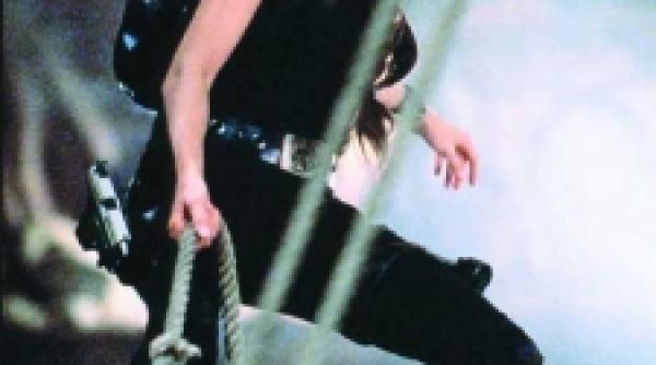 tineretea cu bani se tine