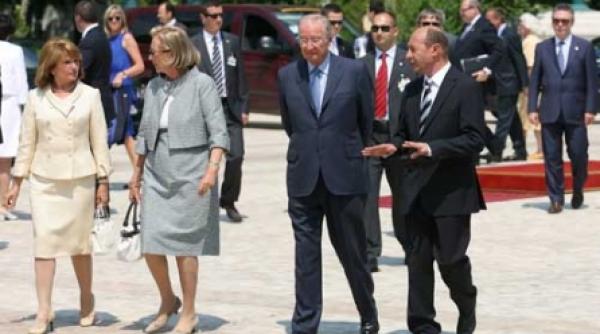 basescu are aerul unui om de afaceri