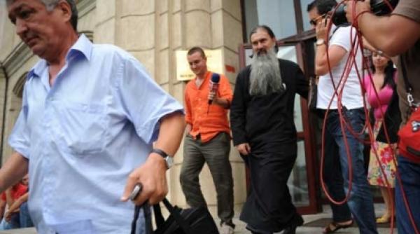 arhiepiscopul teodosie da cu subsemnatul pentru mita
