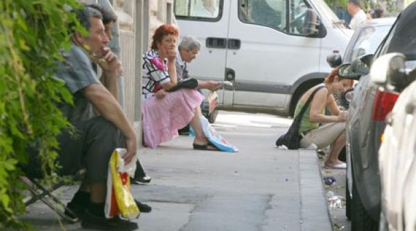 unul din doi romani lovit puternic de criza