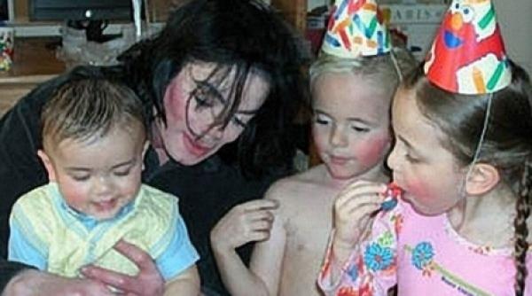copiii lui michael jackson intra in custodia mamei fostului star