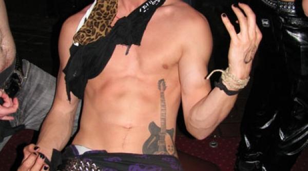 primul campionat air guitar