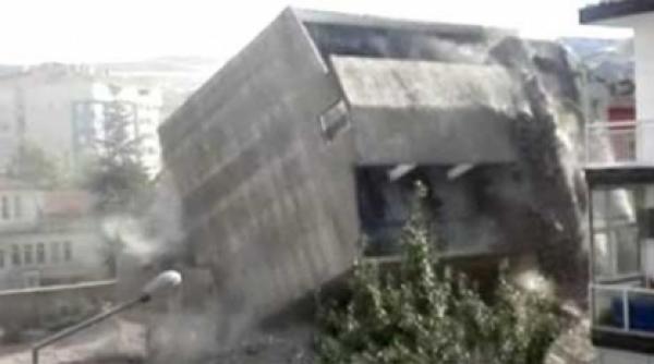 cladirea hopa mitica