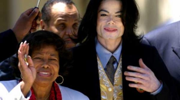 katherine castiga teren