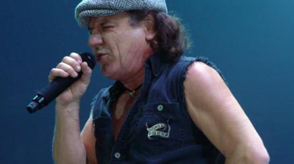 solistul ac dc se retrage