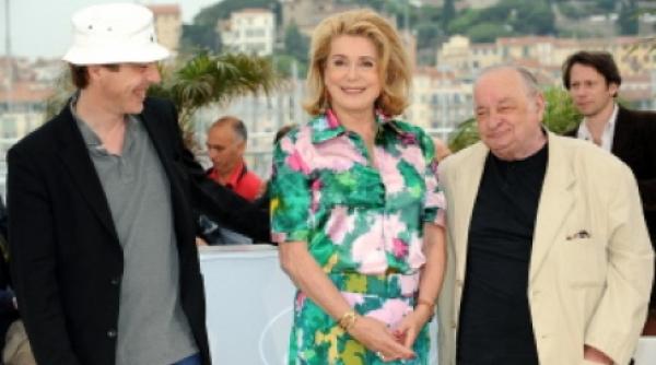 catherine deneuve fluierata la un festival cultural in toscana