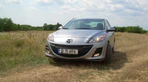 mazda 3 sedan mica si frumoasa