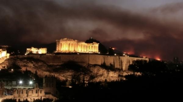 flacarile ard portile atenei