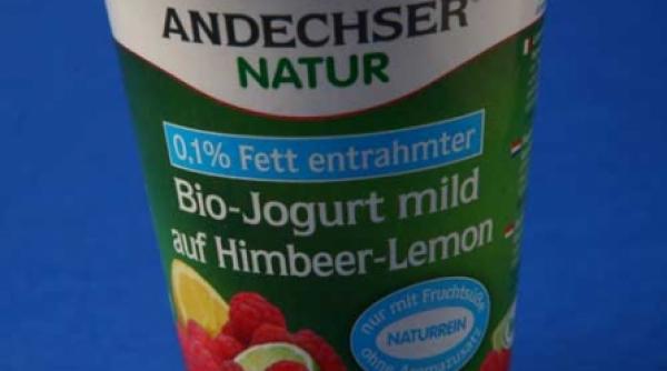 iaurt bio cu doi aditivi si mult zahar