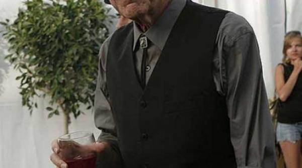 cohen vine cu mancarea la pachet