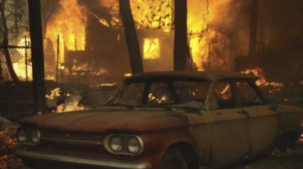 california focul scoate patru mii de oameni din case