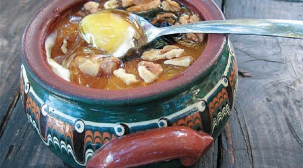 iaurt tsipouro si saganaki