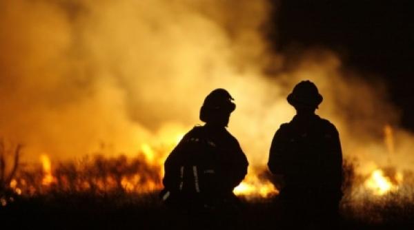 stare de urgenta in california incendiul a facut primele doua victime