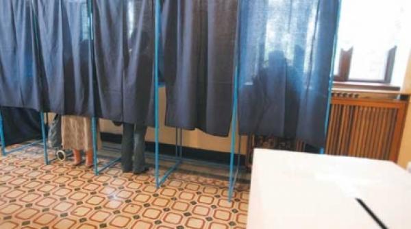 traian basescu a adoptat strategia lui ion iliescu fata de scandaluri