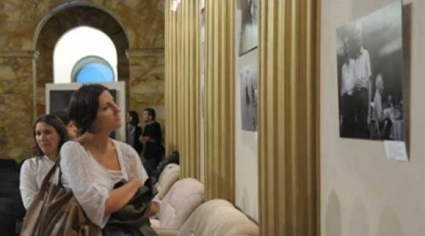 povestile fara blitz ale fotografiei de presa