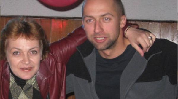 ea cu vocea eu la chitara