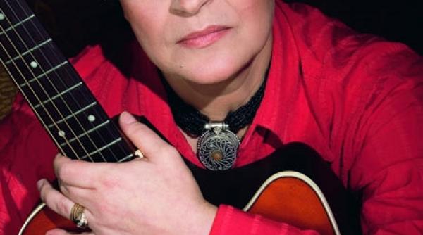 imi doresc sa adorm in bratele cuiva si sa ma trezesc in bratele cuiva si sa mor in bratele cuiva