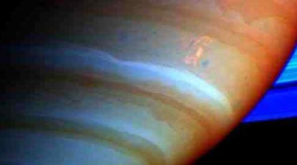 cea mai lunga furtuna din sistemul nostru solar in desfasurare pe saturn