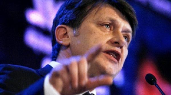 crin antonescu nu accept sa fiu decor la montajul literar artistic al lui basescu