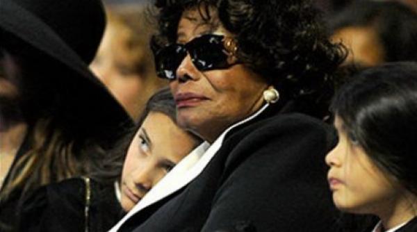 86 000 de dolari pe luna pentru mama si copiii megastarului