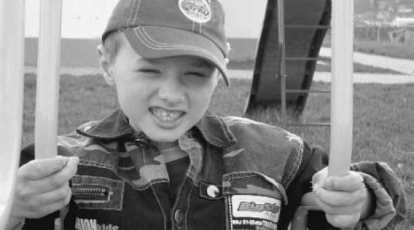 baiatul cazut in sine