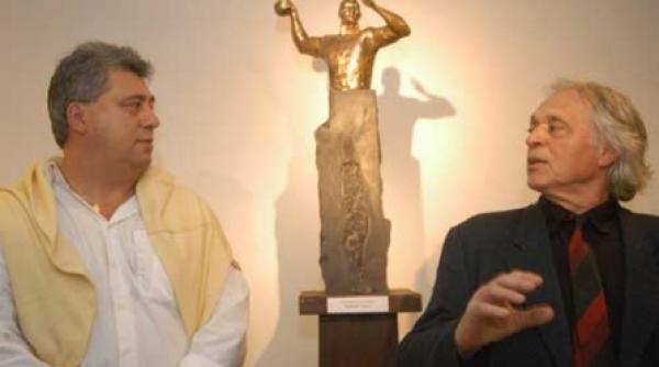 s a ales modelul statuii lui marian cozma