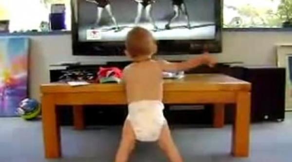 un bebelus cel mai tanar fan beyonce