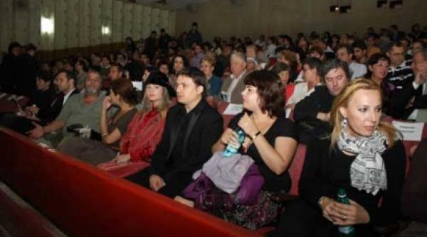cinefilii din iasi au fost dezmortiti