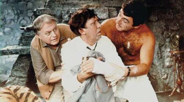 comunismul cu gura pana la urechi