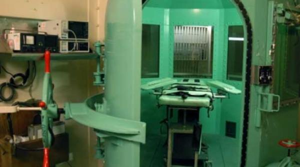 directore trage maneta