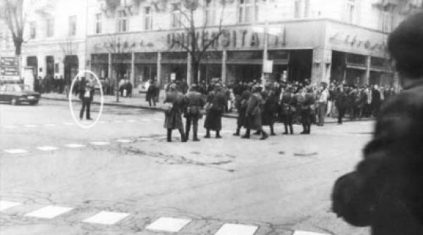 calin nemes cu pieptul gol in fata gloantelor