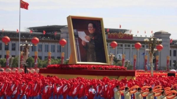 chinezii sarbatoresc astazi 60 de ani de comunism