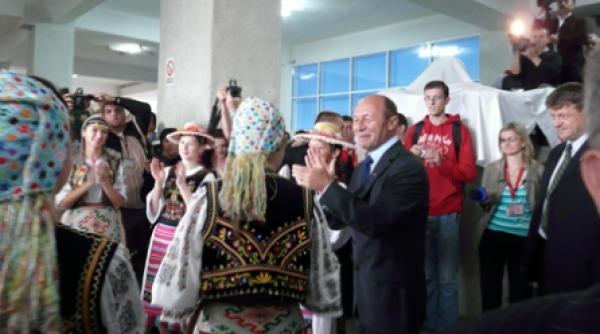 guvernul ingropat cu lautari