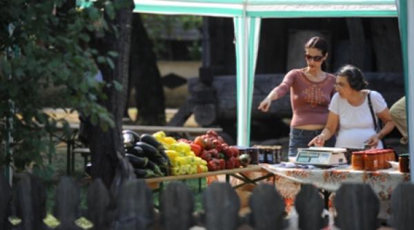 poftiti la targul bio de la muzeul satului