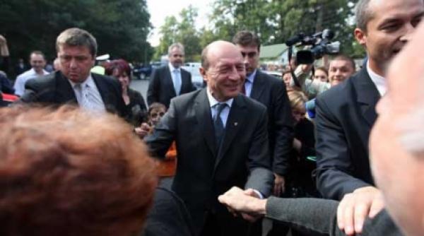 basescu si a anuntat candidatura