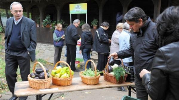 mii de clienti la targul bio